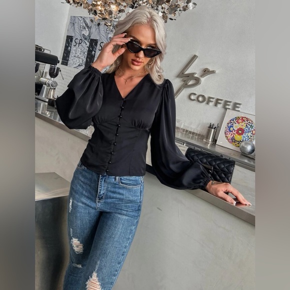 Privé Button Up Long Bishop Sleeve Blouse - Picture 7 of 7